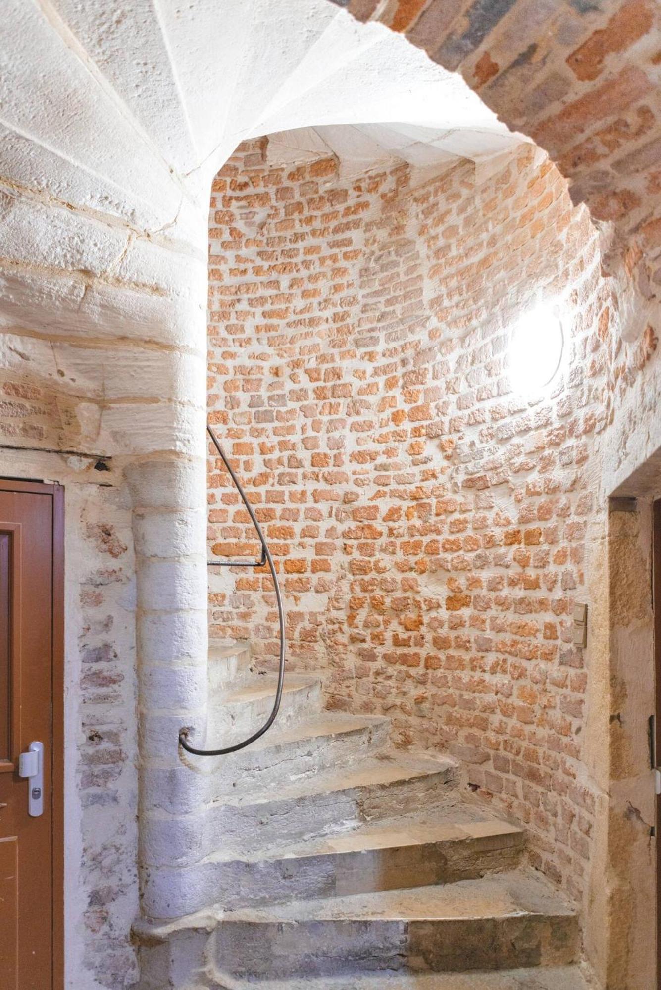 Plongez Dans L'Histoire Du Centre-Ville - Le Refuge Medieval - 3 Etoiles Бург-ан-Бресс Екстер'єр фото